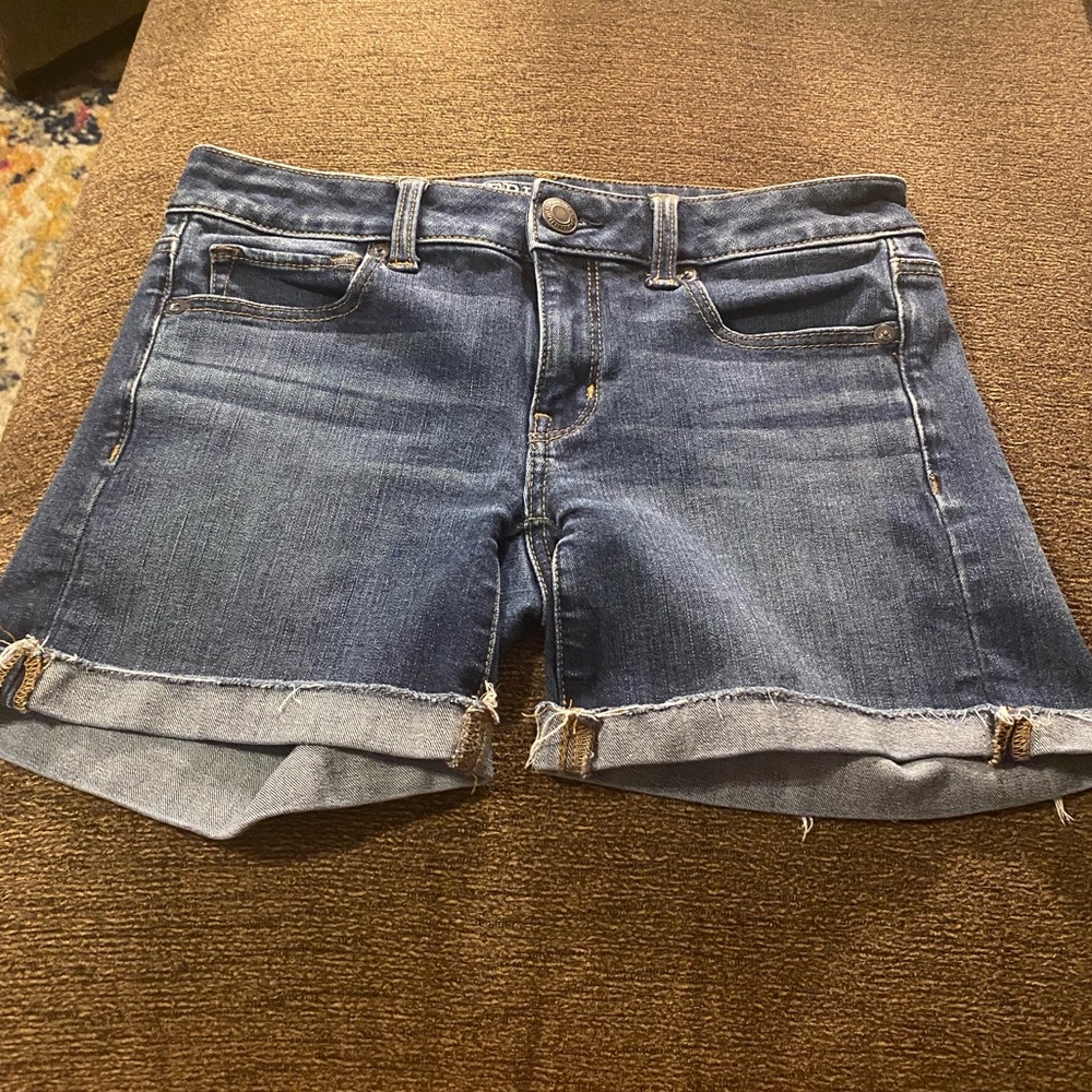 American eagle midi denim shorts size 2